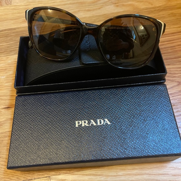 Prada
PR 01OS CONCEPTUAL
FRAME Tortoise
LENSES
Brown
Polarized - Picture 2 of 5